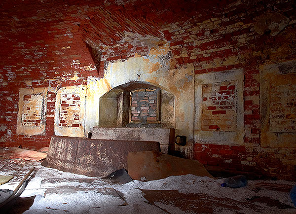 Walled embrasures - Fort Alexander, Photo
