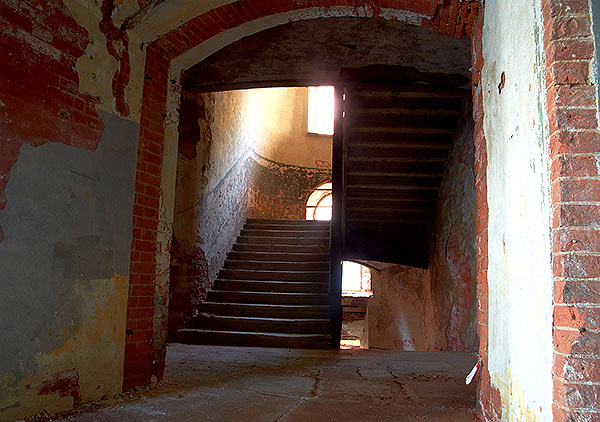 Stairs in the rear part of the fort - Fort Alexander, Photo