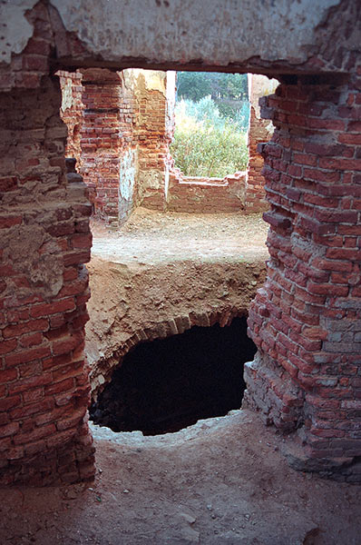 Descent into the castle dungeons - Bip Castle