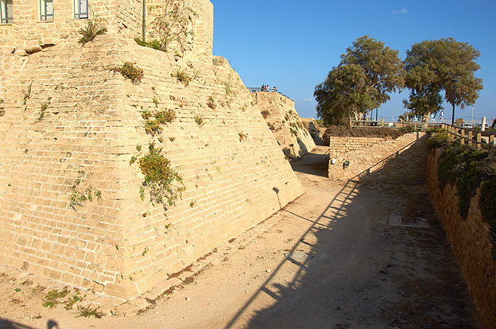 #5 - Dry moat