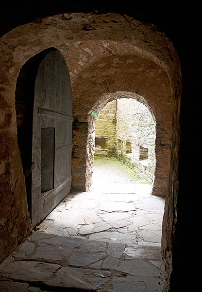 #32 - The gates of the Upper Courtyard