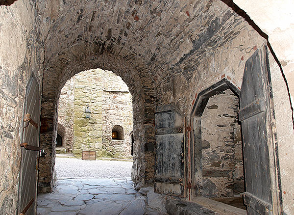 #35 - Exit to the Upper Courtyard