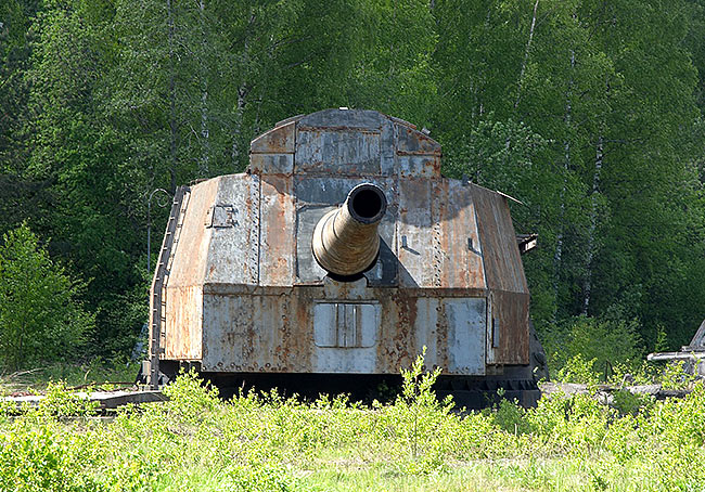 Frontal sight of 16" gun at Rjevskiy fire-range - Coastal Artillery