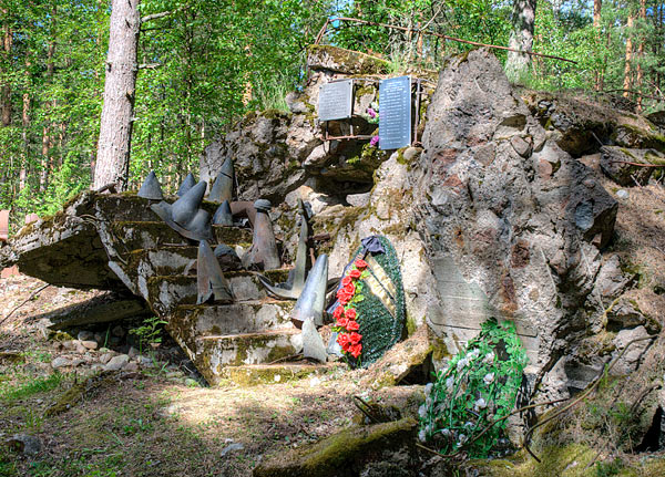 #11 - Ruins of central fire post of 10-inch battery