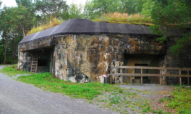 Machine gun and artillery bunker - Coastal Artillery