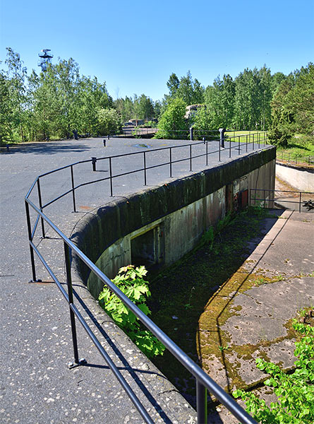 Concrete parapet of the battery - Coastal Artillery