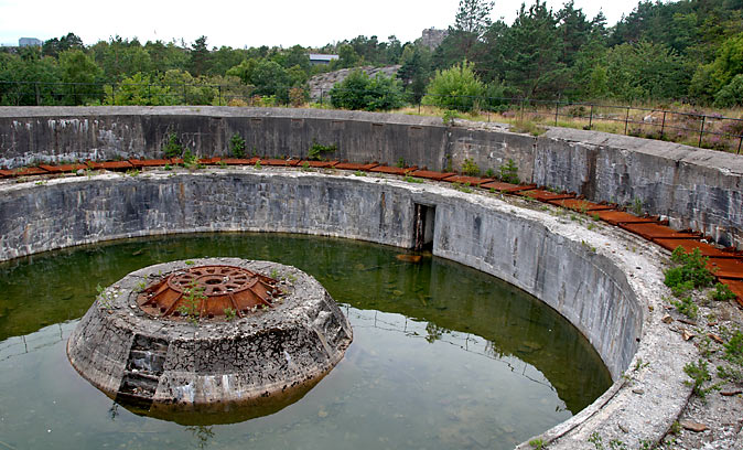 #56 - Abandoned 38 sm gun emplacement