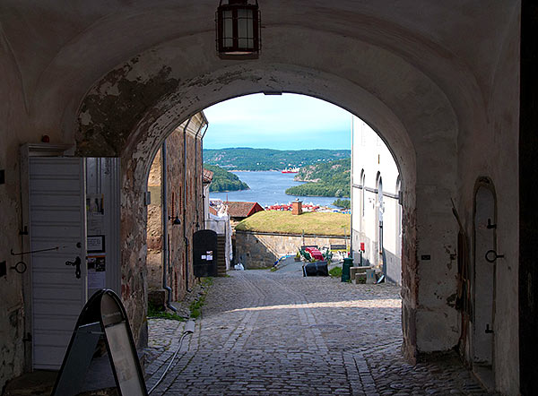 #12 - Passage into the courtyard of the Citadel