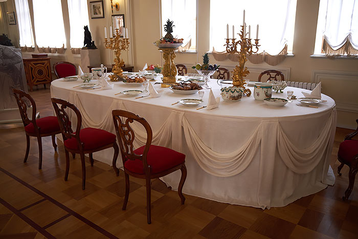 Dining table in the Arsenal Hall - Gatchina