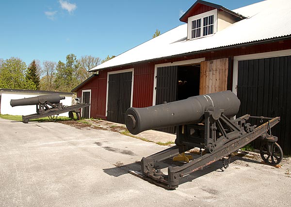 #14 - Guns in front of  "Röda förrådet"  house