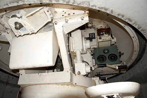 #28 - Interiors of 75 mm turret gun