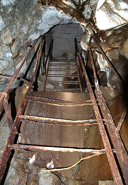 #35 - Stairs to the central firepost
