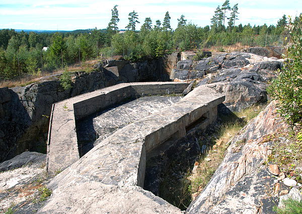 #14 - Concrete parapet