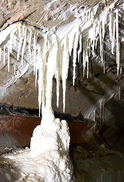 Stalactites and stalagmites - Fort Ino