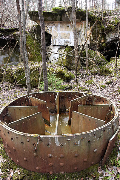 Gun's carriage remains - Fort Ino