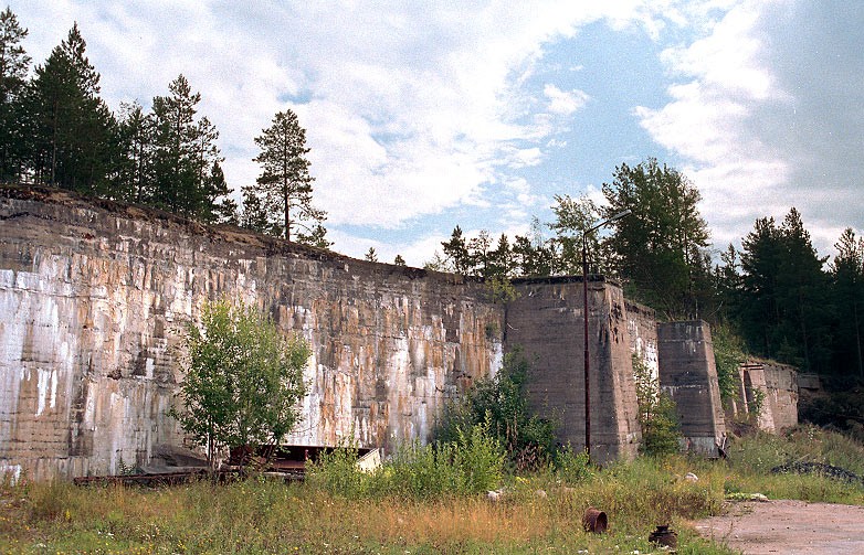 Turret battery of 305-mm gun - Fort Ino