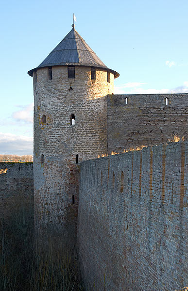 #23 - Voritnaya tower sight from Zamok side