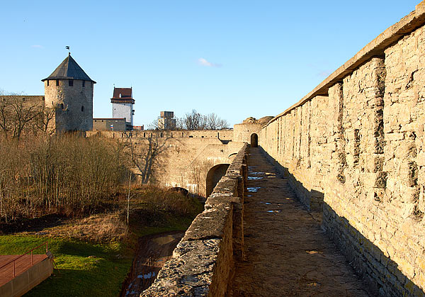 #12 - Wall walk