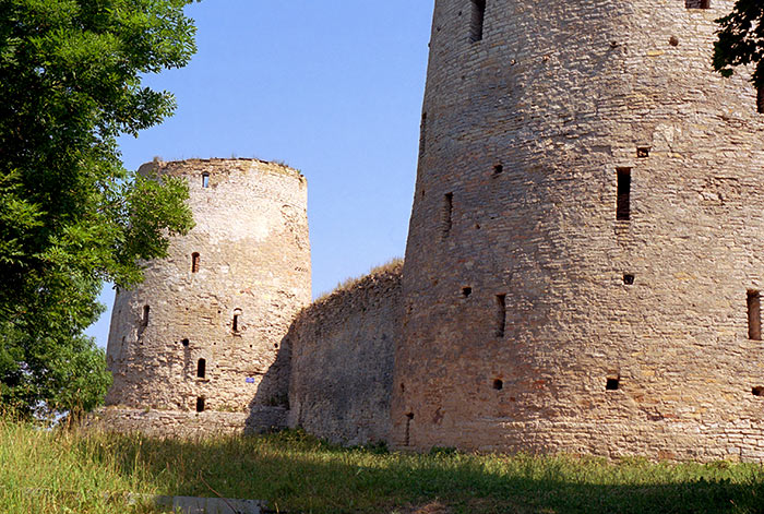#4 - Rjabinovka (wild ash) and Temnushka (dark) towers