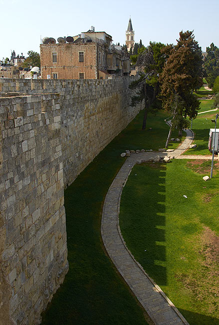 Wall promenade - Jerusalem