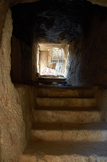 Grave tunnel - Jerusalem
