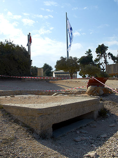 #21 - Observation point in the center of the position next to the memorial