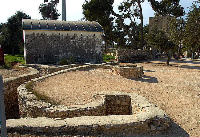 'Uninhabited barn' in the center of the position - Jerusalem