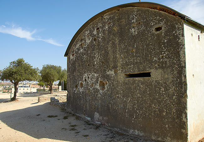 Machine gun embrasure - Jerusalem