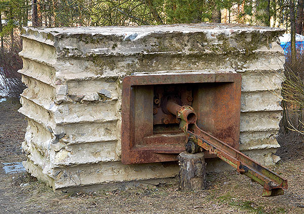 #49 - View of the front wall of the rear