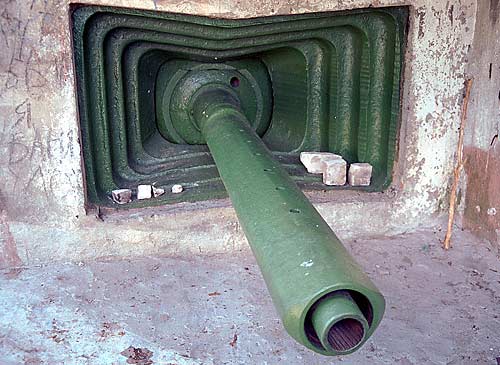 #32 - 85-mm the gun