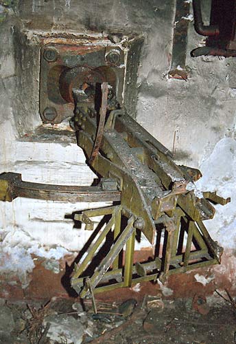 #6 - Machine-gun mounting