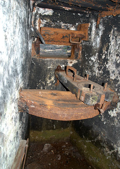 #15 - Machine-gun mounting
