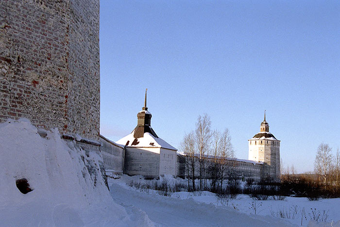 Kosaya tower (1662) - Kirillo-Belozersky monastery