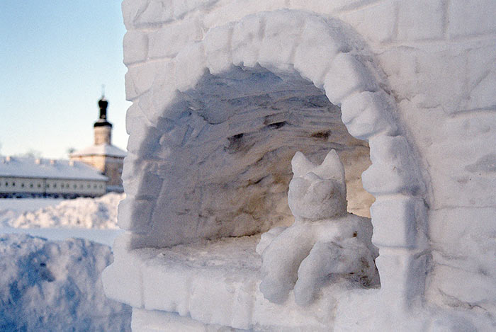 Snow cat - Kirillo-Belozersky monastery