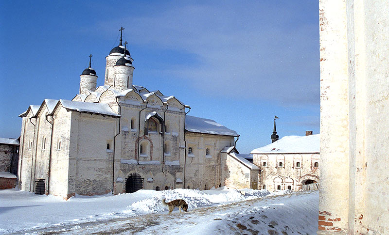 Church of  Transfiguration and Water Gates - Kirillo-Belozersky monastery