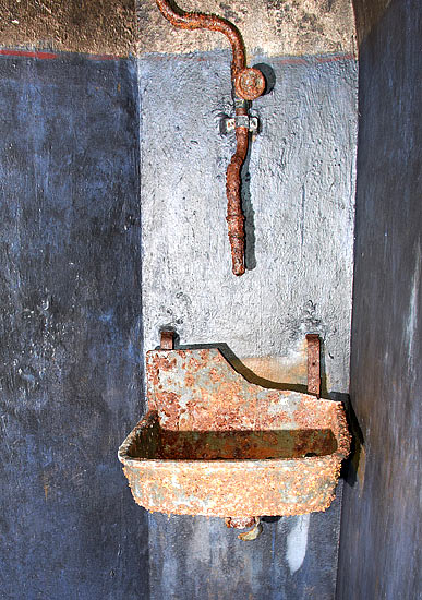 Washbasin - Fort Krasnaya Gorka