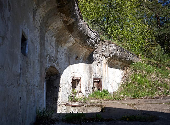 The gun yard is 10 inch battery