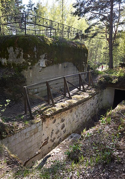 11-inch howitzer battery - command post