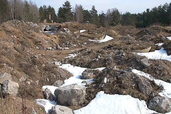 Mine-clearing works at 10" battery (spring 2010) - Fort Krasnaya Gorka