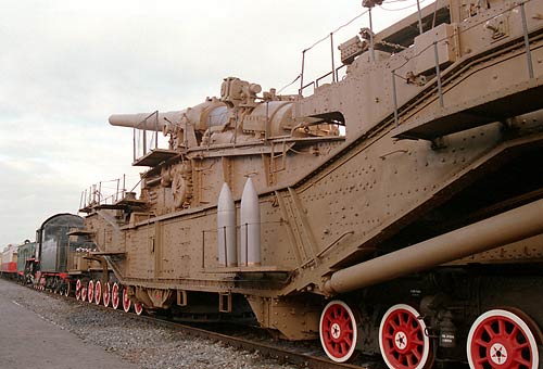 Railroad carrier TM-3-12 with 305mm gun in the Locomotive Museum - Fort Krasnaya Gorka