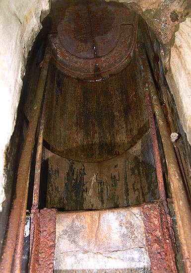 Armoured observation post from inside - Fort Krasnaya Gorka