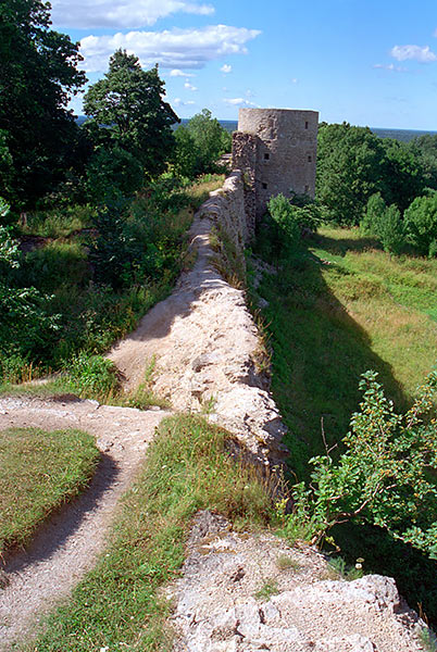 Sredinnaya (Middle) tower - Koporje