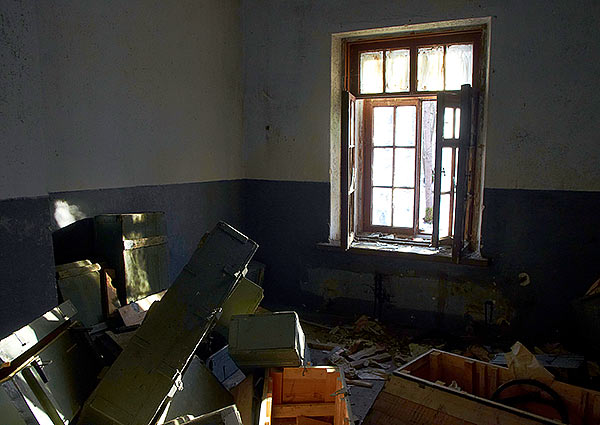#37 - Room in the laboratory