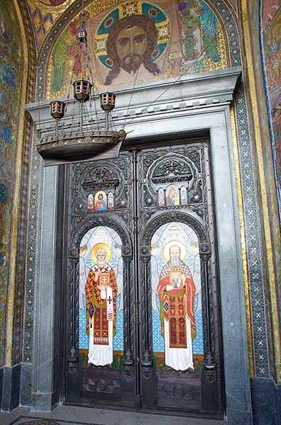 Main entrance to the cathedral - Kronstadt