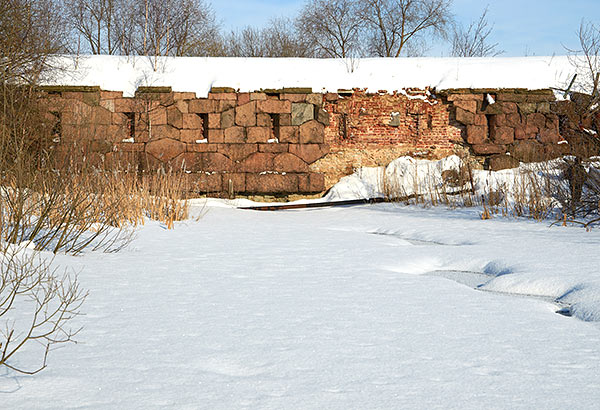 Dam-botardo at Kronverksky canal - Kronstadt