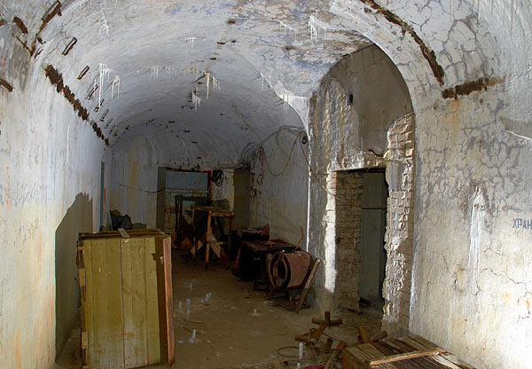 #48 - Dungeons right flank of the fort