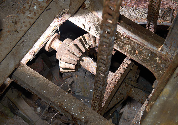 #66 - Chain and bevel gears