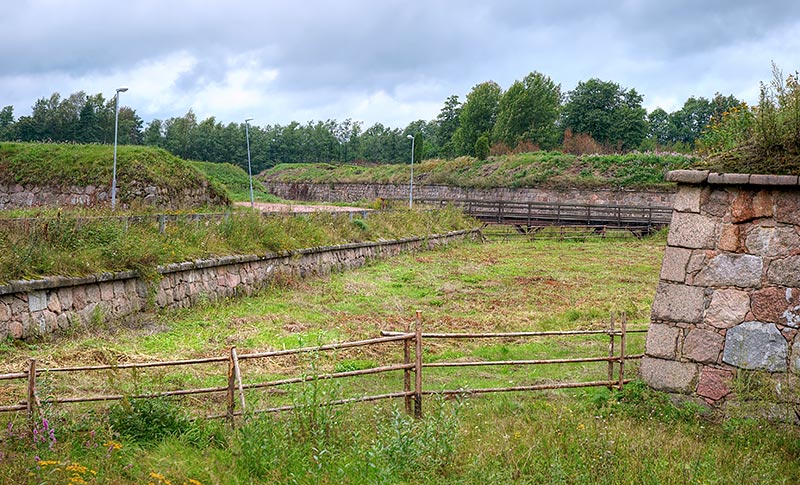 #19 - Fences and railings at the bastion front