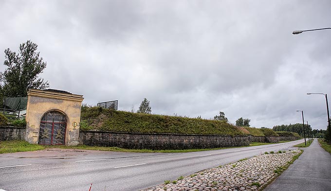 East Gates of Kymenlinna and highway to Kuovola