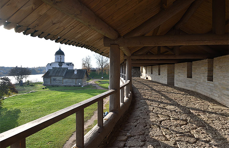 Wall walk - Staraya Ladoga